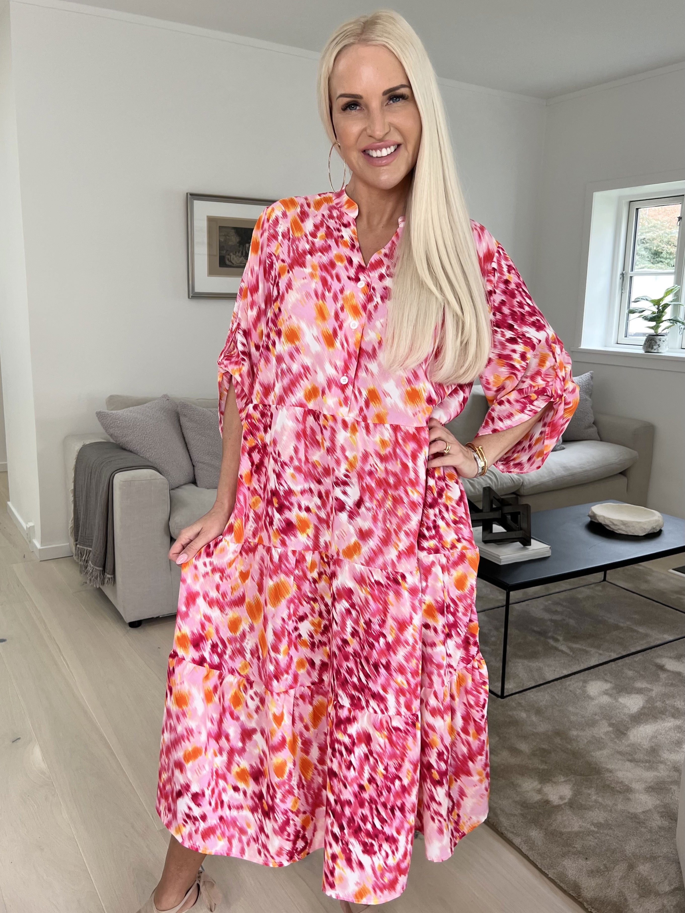 Simone - Söt klänning med mångfärgat tryck